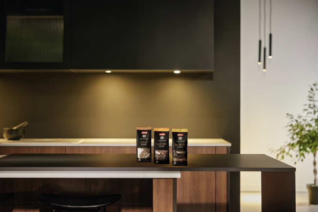 4 x 250 г, цельные кофейные зёрна, обжаренные в Германии 4 x 250 г, цельные кофейные зёрна, обжаренные в Германии